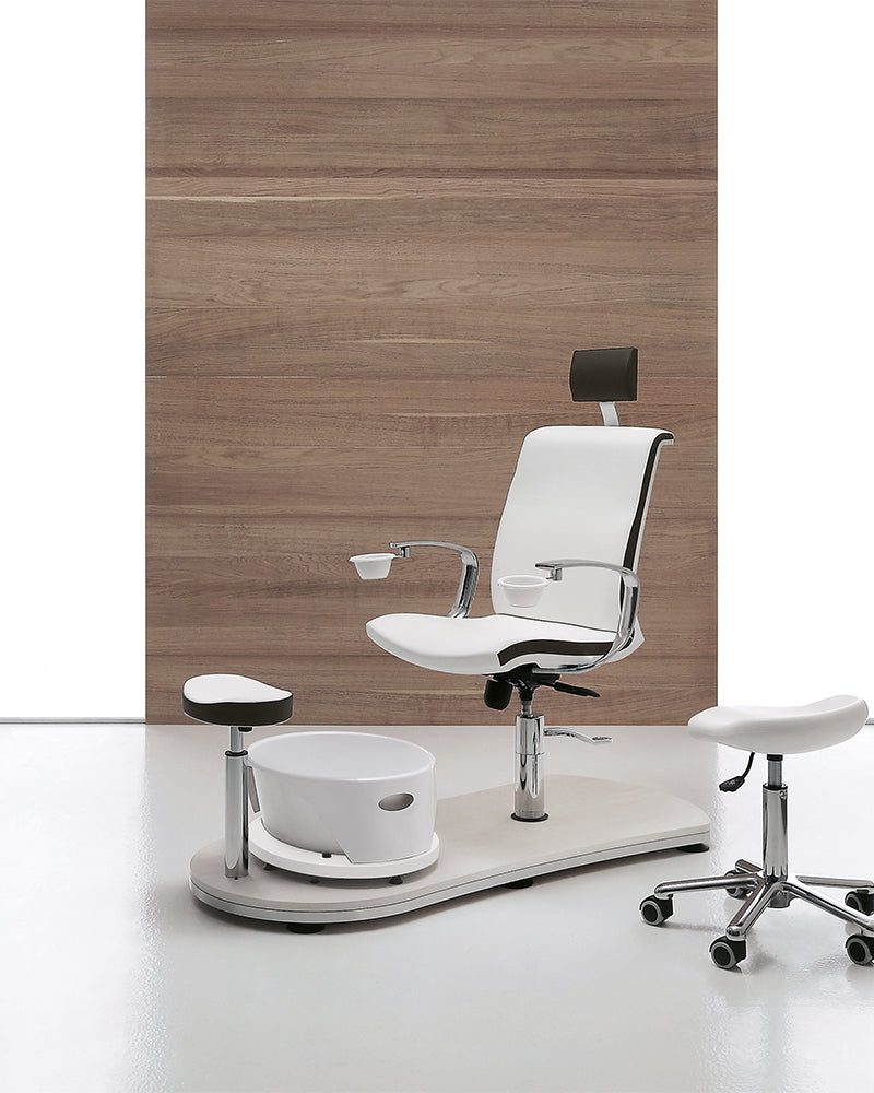 Mini Island - Hvit og brun pedikyrstol - Base i hvitt eikemønster